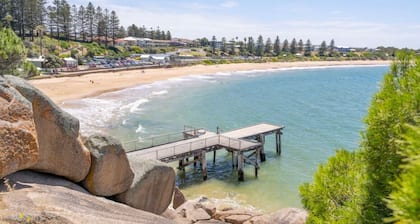 South Seas 5- Absolute Beachfront, Wifi, Views