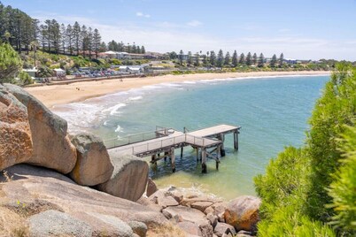 South Seas 5- Absolute Beachfront, Wifi, Views