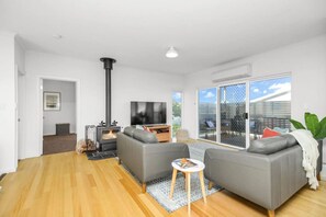 Télévision, cheminée