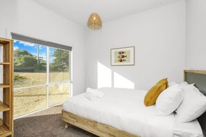 4 bedrooms, desk, iron/ironing board, WiFi