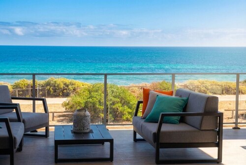 Ocean At Seaford—Panoramic Beachfront + Backyard