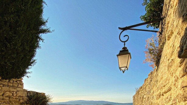 A stone staircase leading to a scenic overlook with a clear view of the countryside. - La Gloriette en Luberon 15 minutes from GORDES (Goult)