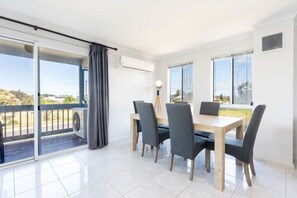 Dining - The Sandpiper- Fire place, Pet and Family Friendly (Goolwa Beach)