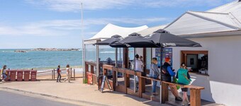 Beachfront Views at Southern Sands- WIFI