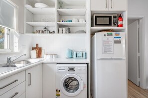 Fridge, microwave, coffee/tea maker, toaster - Central and modern 2 bedroom unit at Smugglers (Victor Harbor)