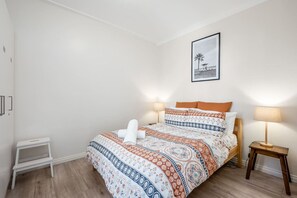 2 室のベッドルーム、アイロン / アイロン台、WiFi、ベッドシーツ