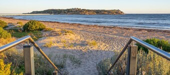 Central and modern 2 bedroom unit at Smugglers