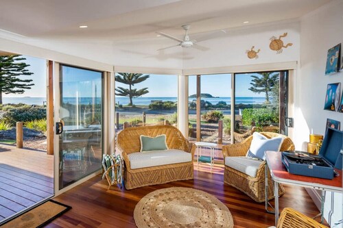 Frankies Beach House—A Breezy Esplanade Escape