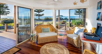 Frankies Beach House—A Breezy Esplanade Escape