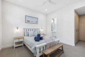 4 bedrooms, desk, iron/ironing board, WiFi