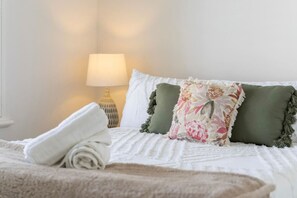 3 bedrooms, desk, iron/ironing board, WiFi