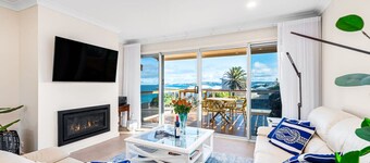 bythesea-Beachfront, large balcony, cosy fire plac
