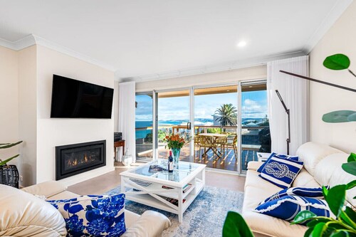 bythesea—Oceanfront Living at Knights Beach