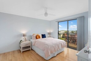 4 slaapkamers, een strijkplank/strijkijzer, gratis wifi, beddengoed