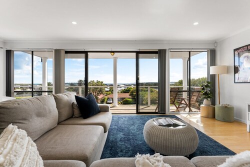 Hazel Beach House with ocean views