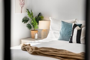 4 bedrooms, iron/ironing board, free WiFi, bed sheets - Hazel Beach House with ocean views (Goolwa Beach)