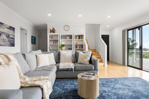 TV - Hazel Beach House with ocean views (Goolwa Beach)