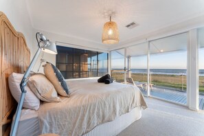 4 bedrooms, desk, iron/ironing board, WiFi