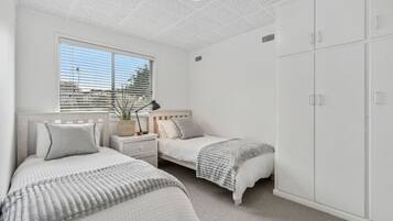 3 bedrooms, desk, iron/ironing board, WiFi