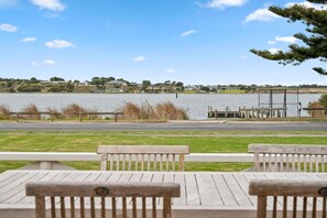 Property grounds - Percys Place- Waterfront, pet and family friendly (Goolwa)