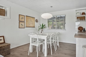 Dining - Percy`s Place: Family-friendly Waterfront Serenity (Goolwa)