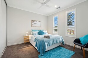 4 bedrooms, desk, iron/ironing board, free WiFi