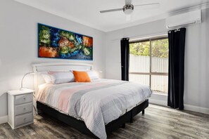 3 bedrooms, desk, iron/ironing board, WiFi