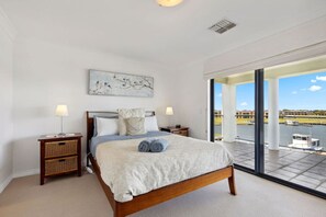 3 bedrooms, desk, iron/ironing board, WiFi