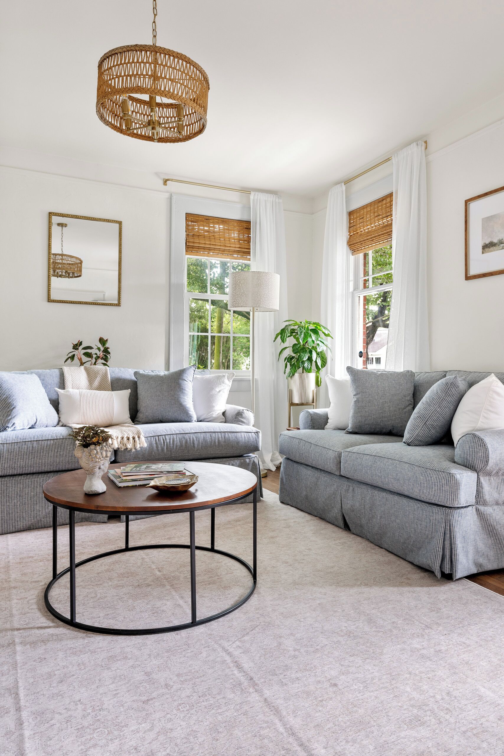 Televisión y oficina 