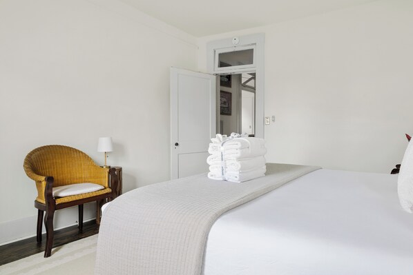2 bedrooms, iron/ironing board, Internet