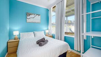 3 bedrooms, desk, iron/ironing board, WiFi