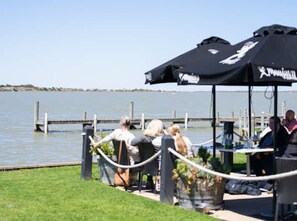 Outdoor dining - Lil Blue Surf Shack, family and pet friendly (Goolwa Beach)