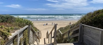 Lil Blue Surf Shack, family and pet friendly