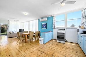 Interior - Lil Blue Surf Shack—A Playful Coastal Hideaway (Goolwa Beach)