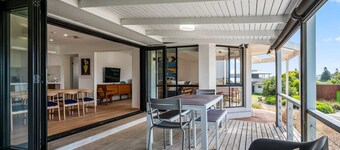 Coastal Retreat—Treetop Outlooks by Goolwa Beach