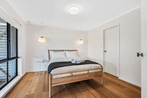 3 bedrooms, desk, iron/ironing board, WiFi - Coastal Retreat—Treetop Outlooks by Goolwa Beach (Goolwa South)