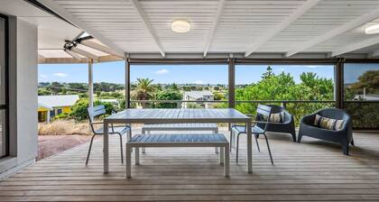 Coastal Retreat, scenic views, wifi, family friend