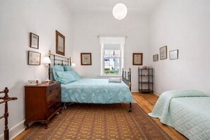 3 dormitoris, escriptori, planxa i posts de planxar i wifi gratuïta 