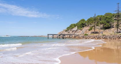 Halcyon, historical home, close to beach and shops