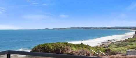 بالقرب من الشاطئ