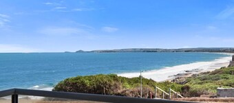 South Seas 1, Beachfront Villa , Walk everywhere