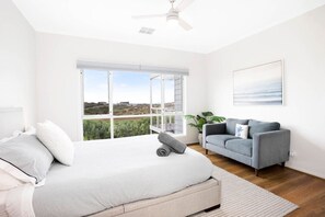 4 bedrooms, desk, iron/ironing board, free WiFi