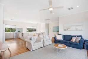 Smart TV, fireplace, ping pong