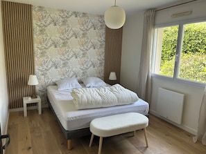 4 habitaciones, tabla de planchar con plancha, wifi y ropa de cama
