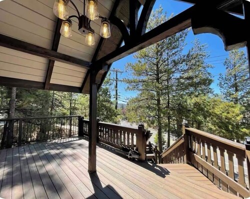 Fantastic 4-bedroom cabin. Amazing Game Room.