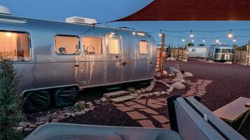 Bañera de hidromasaje al aire libre