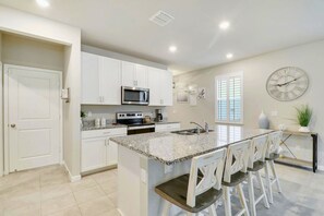 Mikrowelle, Ofen, Herdplatte, Geschirrspüler