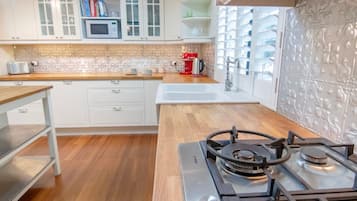 Micro-ondes, four, plaque de cuisson, lave-vaisselle