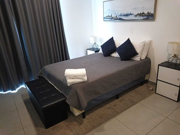 3 bedrooms, desk, iron/ironing board, WiFi