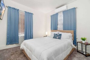 House, Multiple Beds, Kitchen, Garden View (728 Johnson Ave)